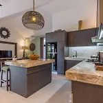 Villa Budha 2 4Bedrs 12M Pool, 700M2 Garden&Bbq, Central & Quiet